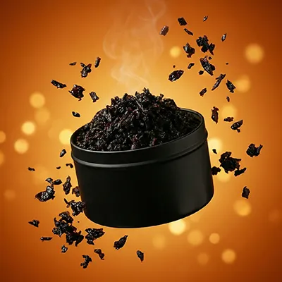 Schwarzer Shisha Tabak Dark Blend – dunkle Tabakblätter in schwarzer Dose auf orangenem Hintergrund
