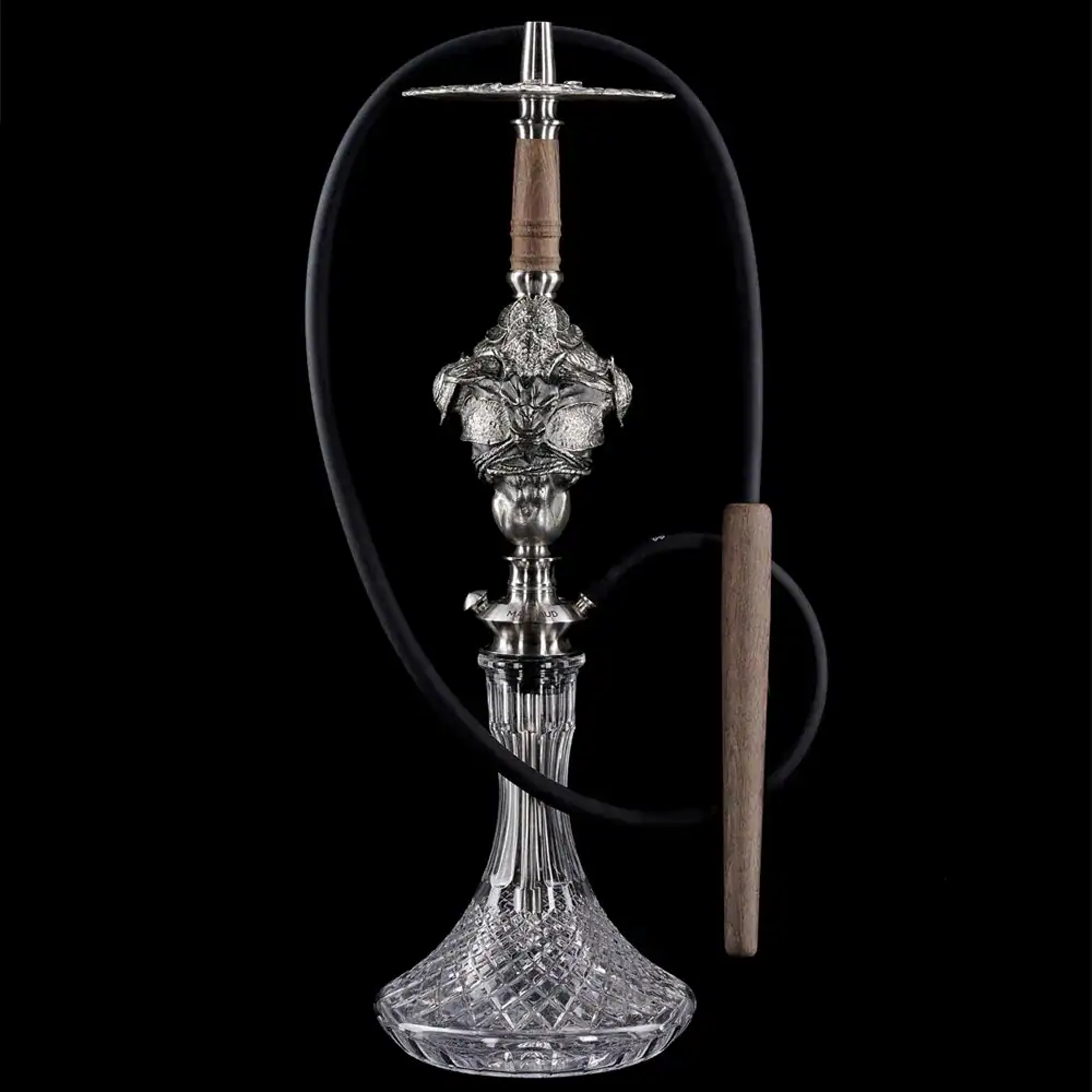 Maklaud Minotaur Wasserpfeife mit detailreichem Design.