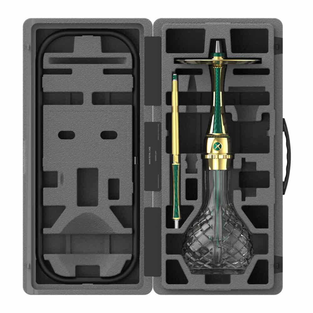 Narguilé MAXX Royal au design Emerald Gold dans une boîte de transport protectrice.